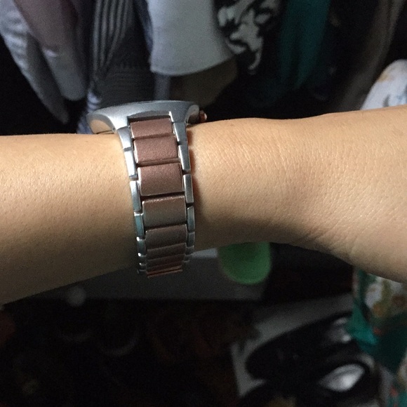 Steve Madden women’s watch-stainless steel - Picture 3 of 6